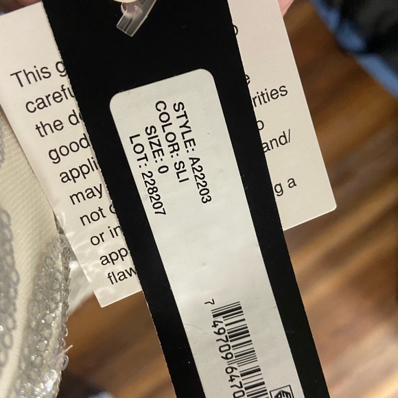 Formal Dress, never worn - Picture 5 of 6